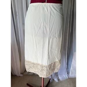 half slip skirt nude 4" lace hem